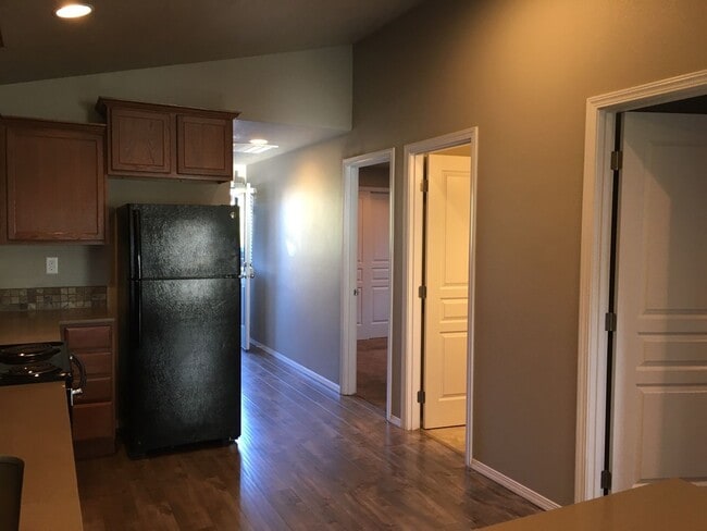 Photo - 2 Bedroom / 1 Bath Single Level Duplex in ...