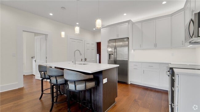 Building Photo - 3611 Union St Rental