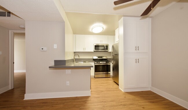 Large kitchen with ample counter and cabinet space