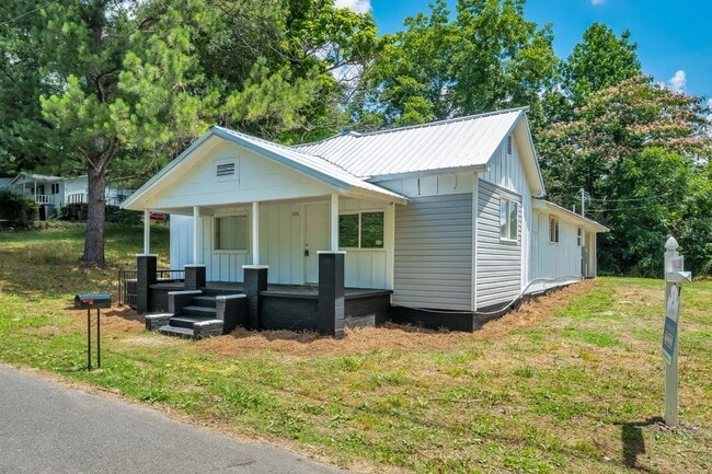 Photo - Fully Renovated 2BR Home in Dora, AL — Mod...