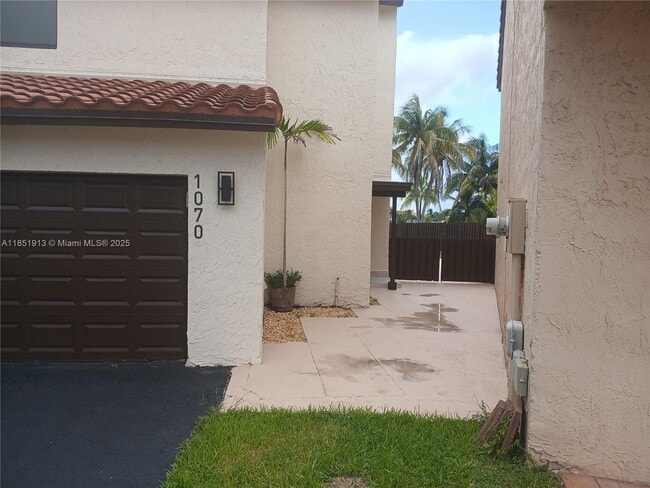 Photo - 1070 SW 135th Pl