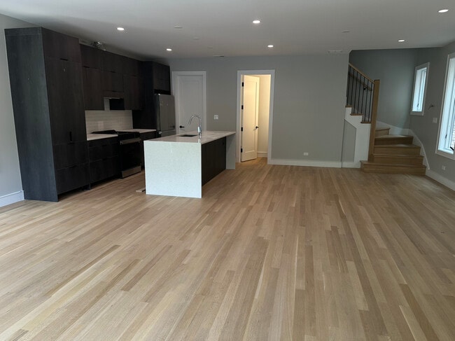 Photo - 4243 N Damen Ave