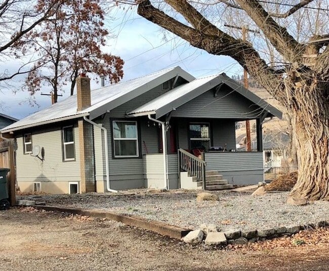 Building Photo - 3108 N Alder St