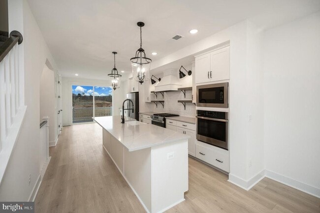 Building Photo - 9403 Pacific Elm St