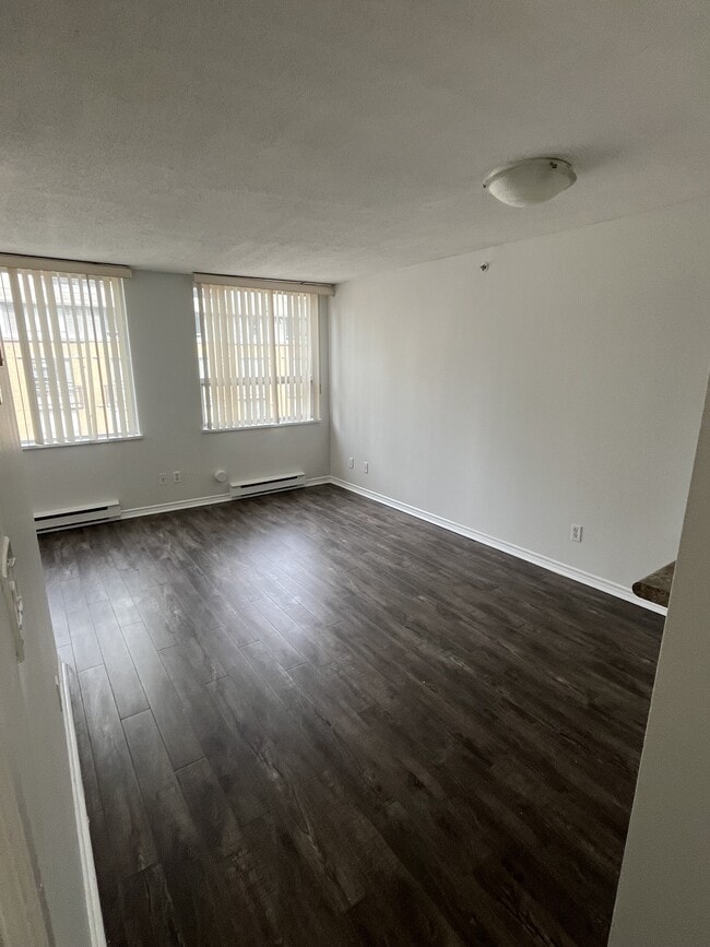 Photo - 1278 Granville St