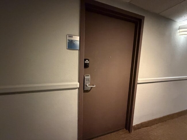 Building Photo - "Spacious 2-Bed, 2-Bath Condo Retreat in the Heart of Orlando!" Unit 1903