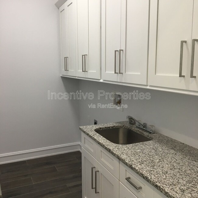 Photo - 109 E Evans St