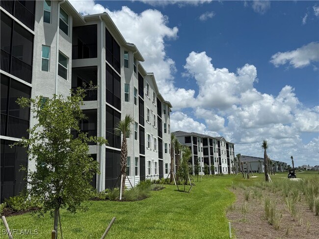 Building Photo - 15285 Grn Acrs Ave Unit 425