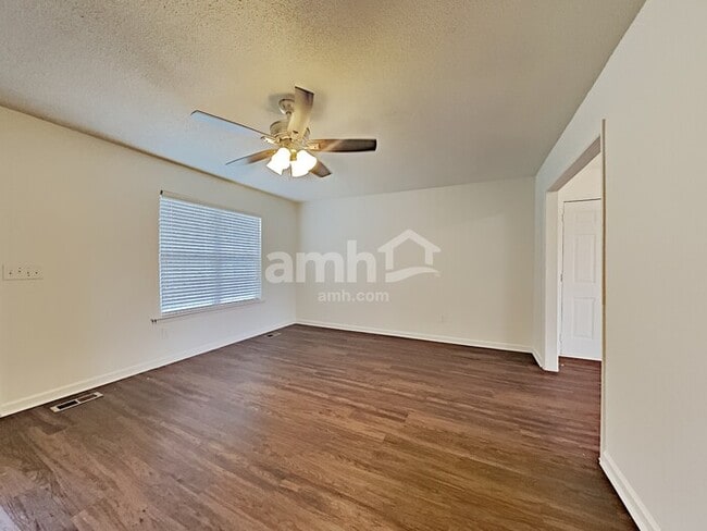 Building Photo - 914 Lucky Cir Rental
