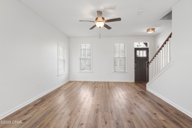 Photo - 413 Raven Ln