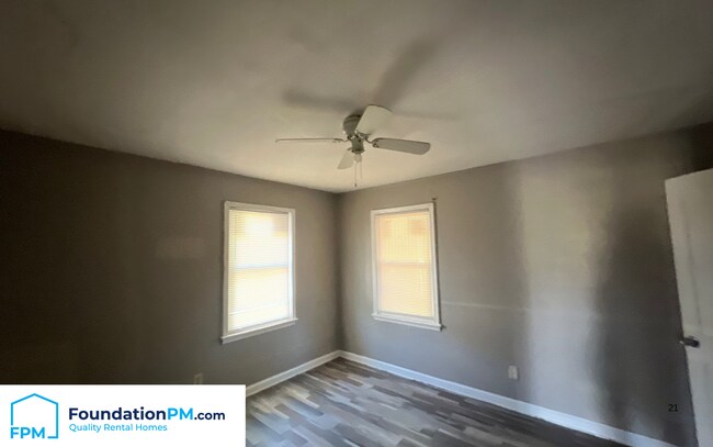 Photo - 2332 E Warren St