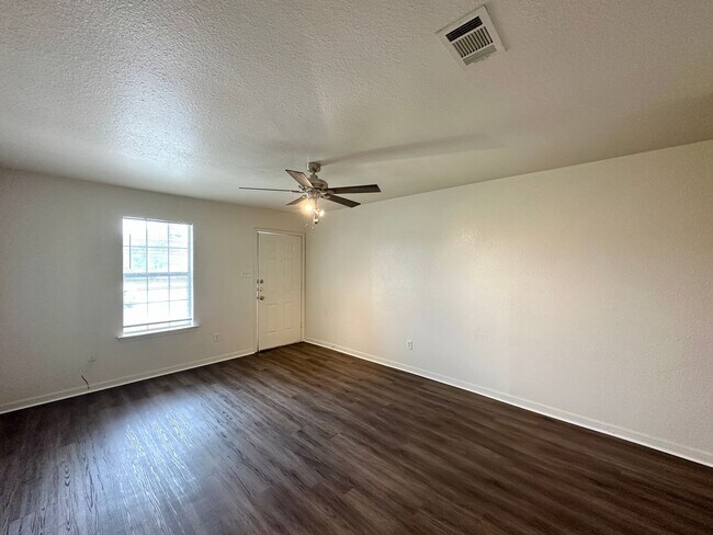 Photo - 1810 Aztec Trce