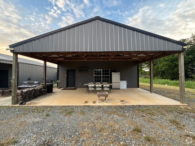 Building Photo - 5900 Winnsboro Road Rental