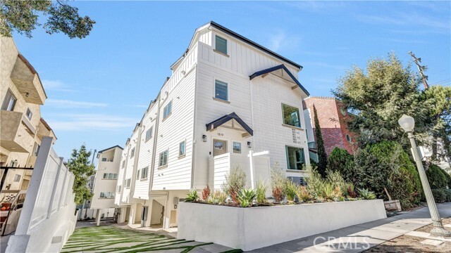 Building Photo - 1819 Westholme Ave Unit 2 Rental
