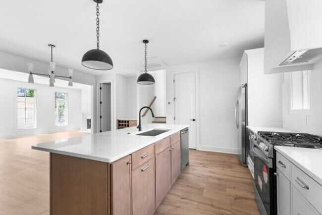 Photo - 1814 Stewart Pl