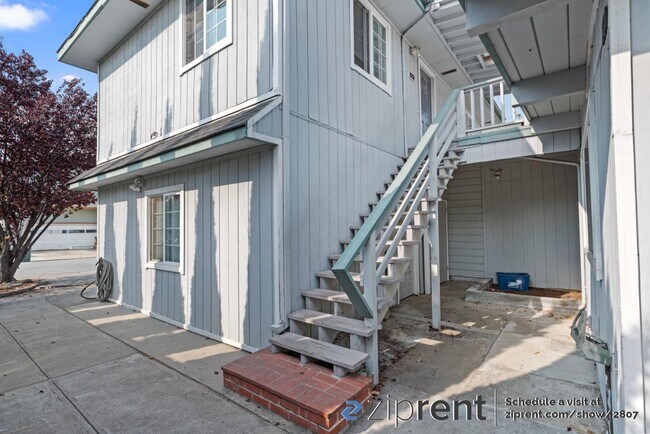 Photo - 1829 Hamlet St