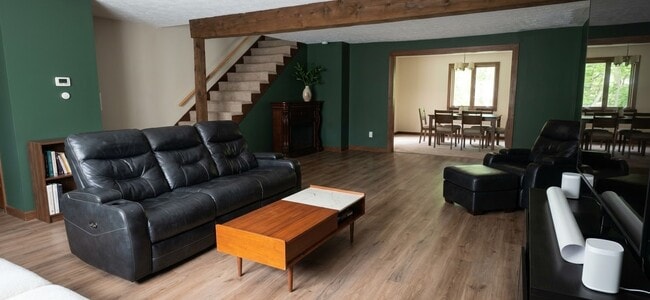 3 Echo Ave