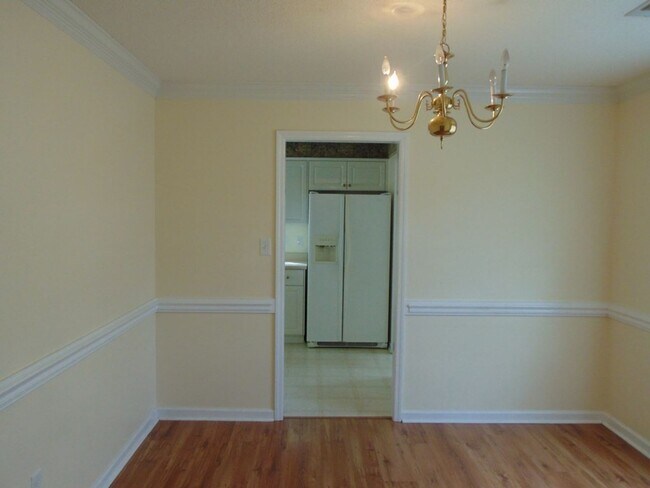 3240 Peninsula Dr