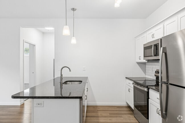 Chestnut 2BR, 1BA - 991SF - Kitchen - Briar Ridge Commons