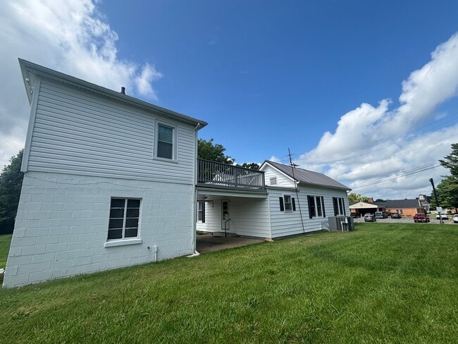 Photo - 200 Perry St