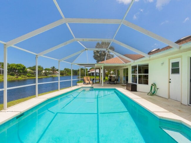 Photo - 1123 SW Oak Hollow Ct