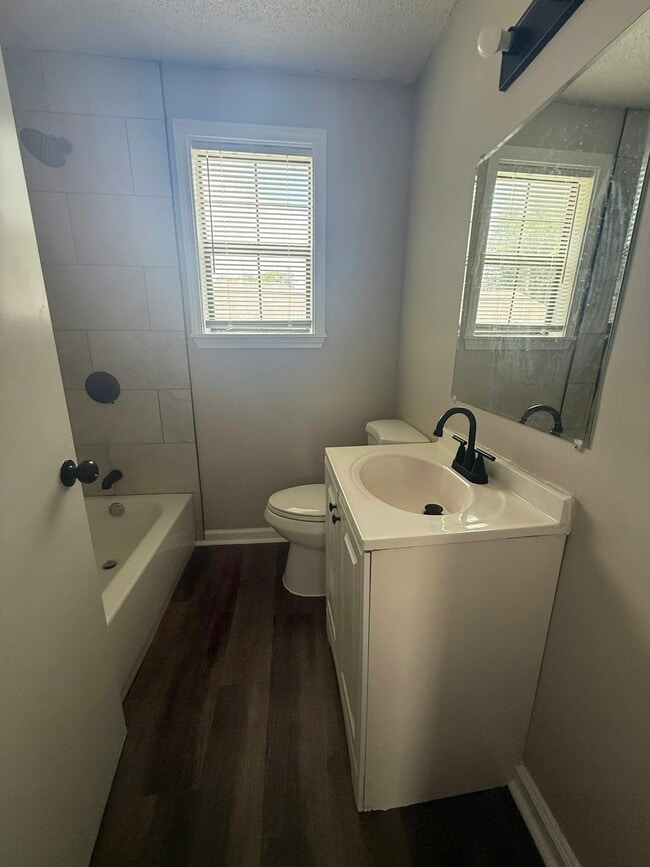 Photo - 2076 Goff Ave