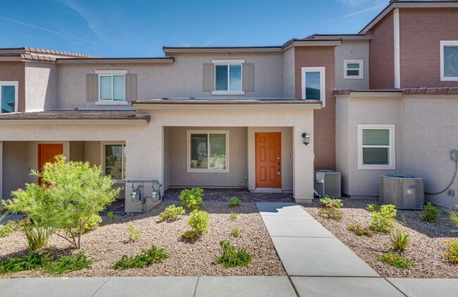 Modern townhome with open-concept layout - Modern townhome with open-concept layout