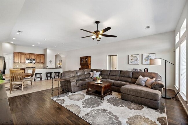 Building Photo - 26006 Palmdale Estate Dr