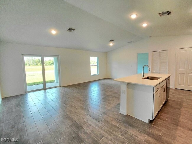 Photo - 909 NW 30th St