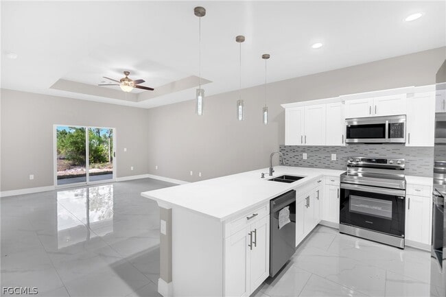 Photo - 725 Lamar St E