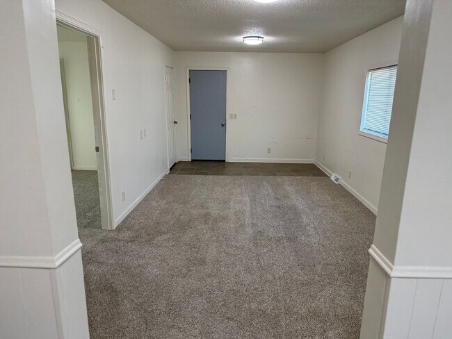 407 W Main St