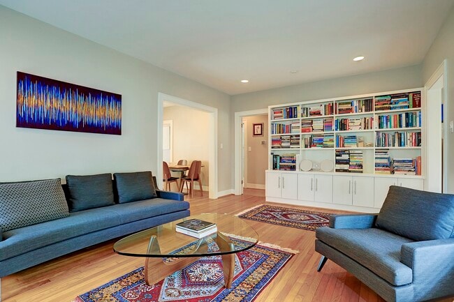 Photo - 6119 Fordham St