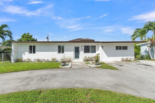Building Photo - 5520 SW 91 Ave