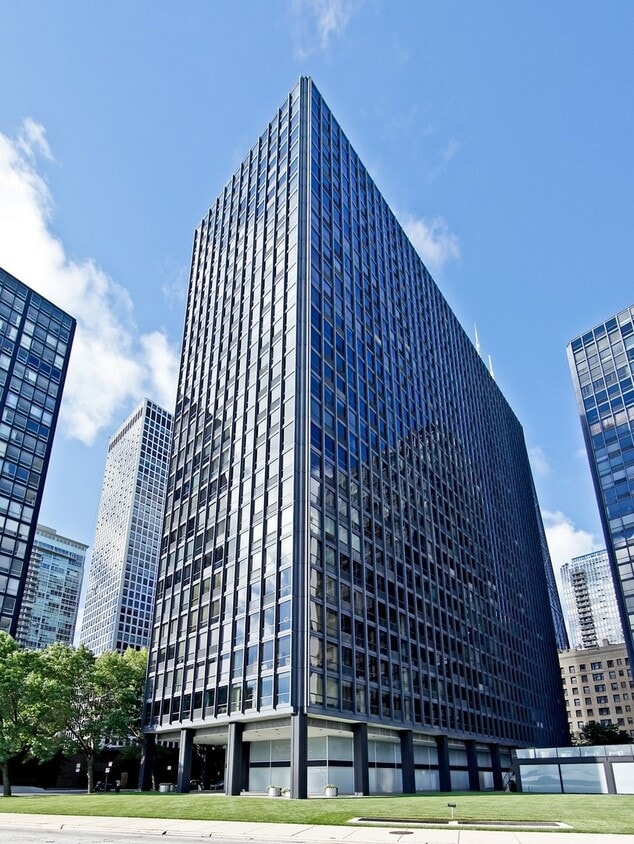 Photo - 900 N Lake Shore Dr (Chicago, IL)