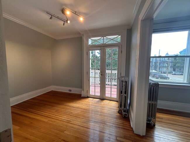 Photo - $0 DEPOSIT OPTION. CHARMING VICTORIAN TOWNHOUSE IN UPTOWN/CITY PARK WEST