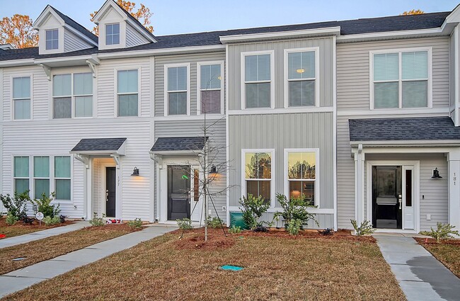 Gorgeous Town Home in Six Oaks - Gorgeous Town Home in Six Oaks