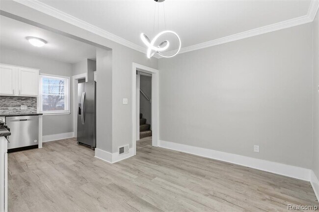 Photo - 6433 Globe St