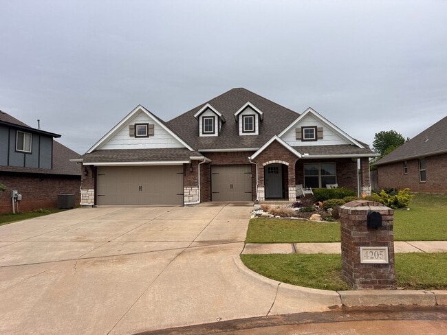 Building Photo - WOW! This home has it all, 3 full bathrooms, 5 true bedrooms AND a bonus room. great outdoor spac...