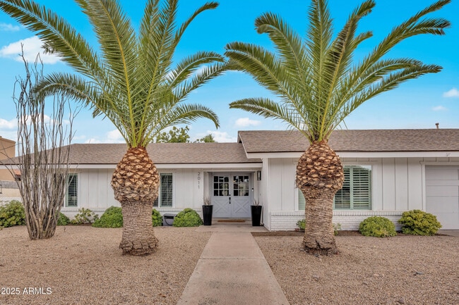 Photo - 2011 E Gary Cir