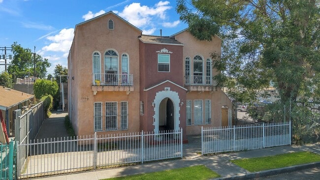 Photo - 1166 E 43rd Pl Unidad 1166 1/2  E 43rd Pl