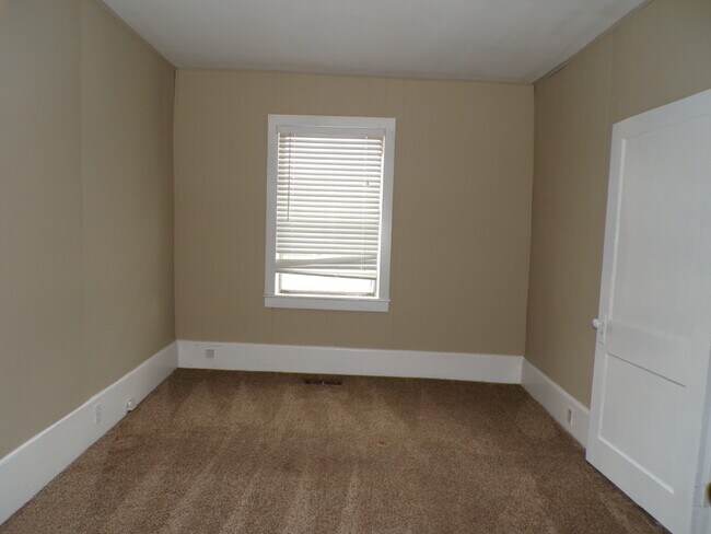 Photo - 900 Center St