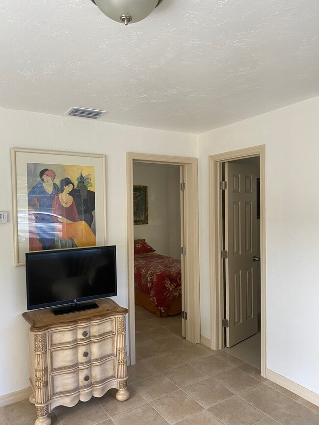 Photo - 334 SE 1st Ave