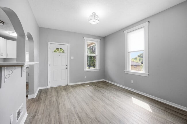 Photo - 827 Hinnerman St