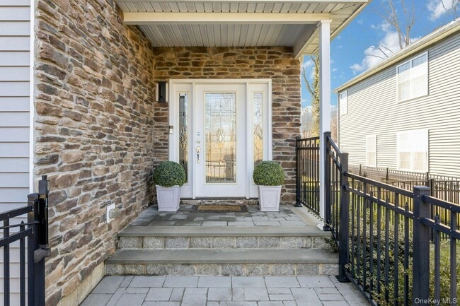 Photo - 766 Mamaroneck Ave