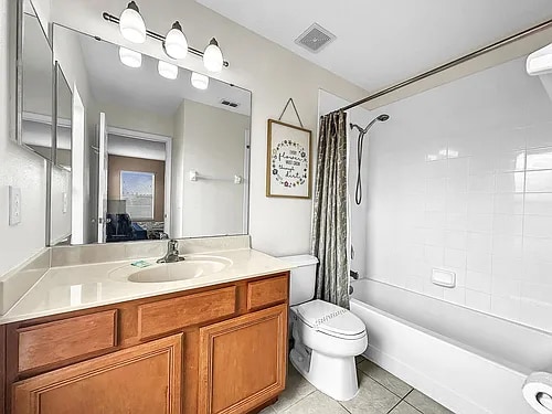 Photo - 724 Solana Cir