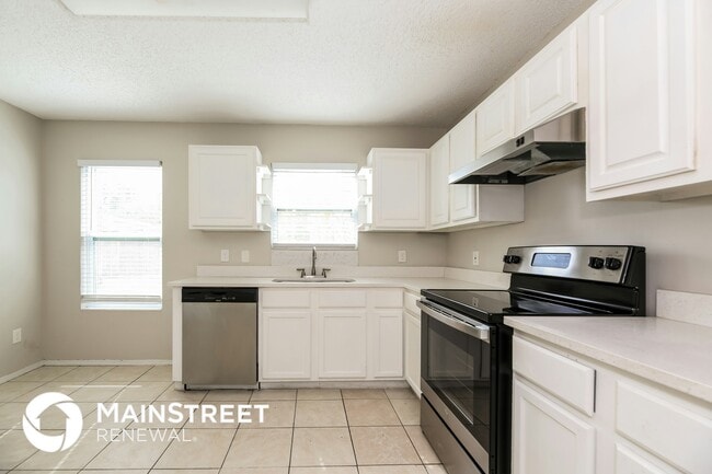 Photo - 627 Staffordshire Dr