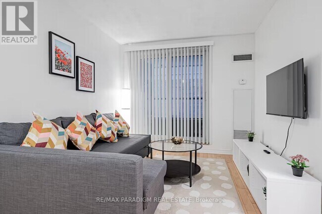 Photo - 250 Wellington St W Unit 228