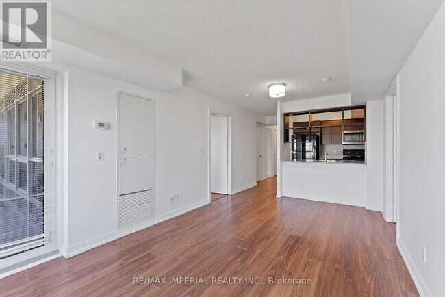 Photo - 181 Village Green Square Unité 1215