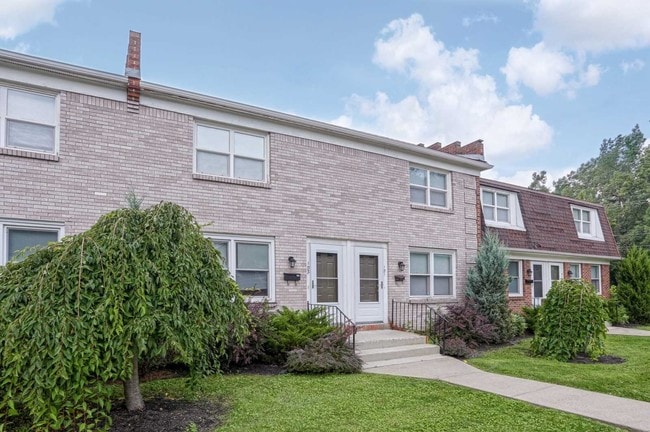 Creekside Apartments - Creekside Apartments