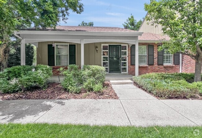 Building Photo - Fabulous private home